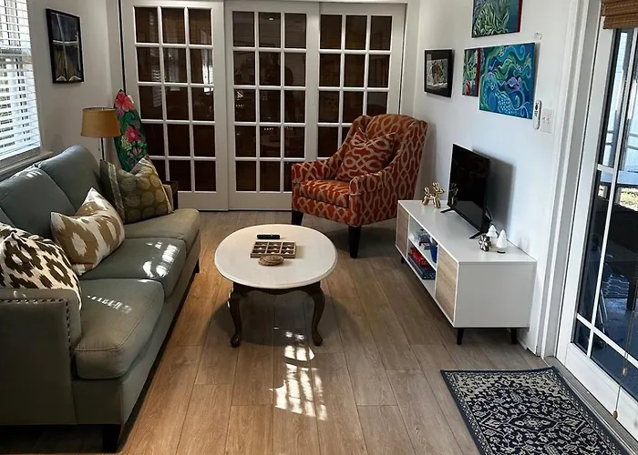 Blue Oasis An Inviting Downtown Sarasota Retreat