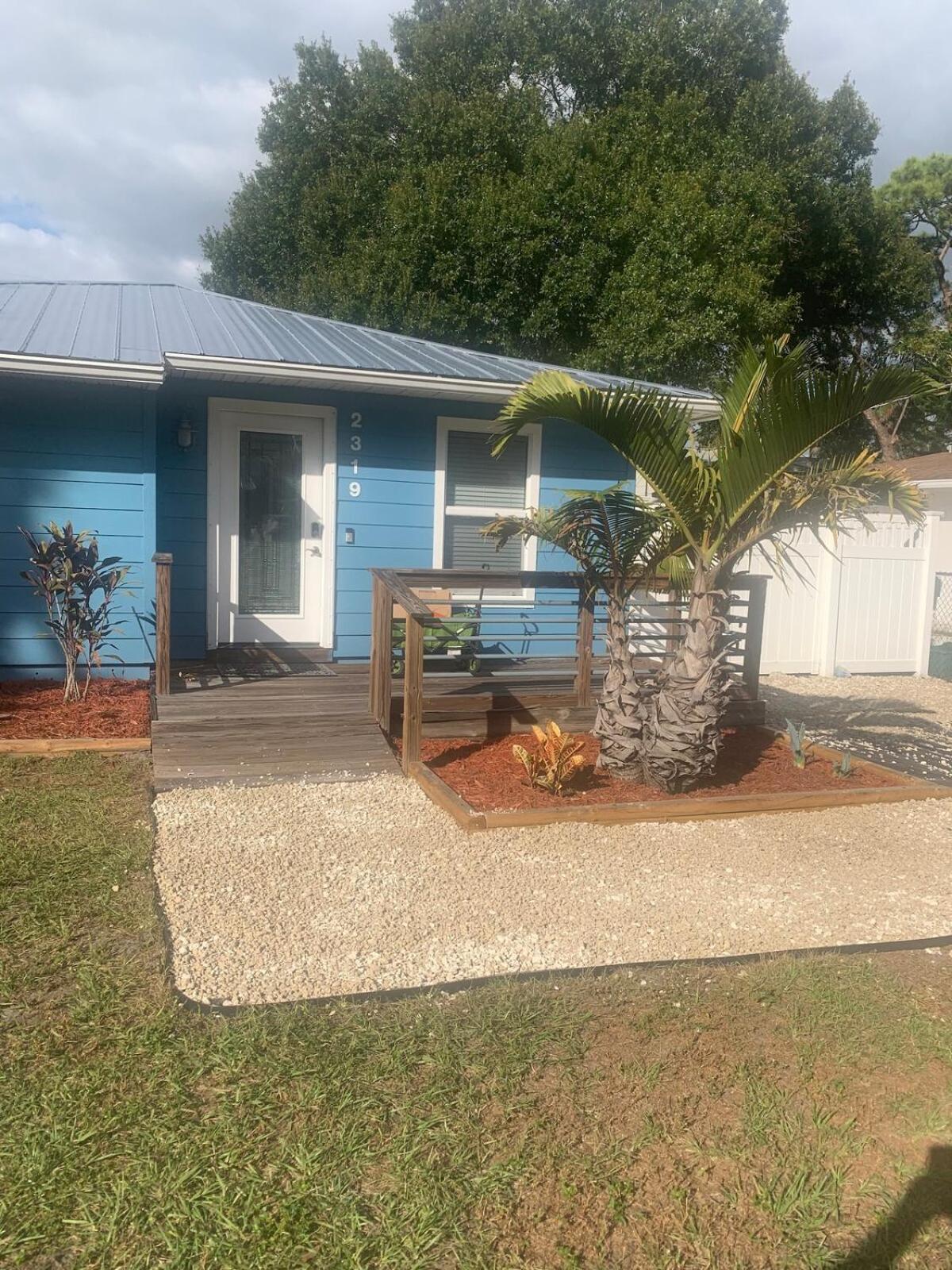 Blue Oasis An Inviting Downtown Retreat Holiday home *